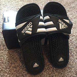 Adidas Size 8 Women’s Black Slides